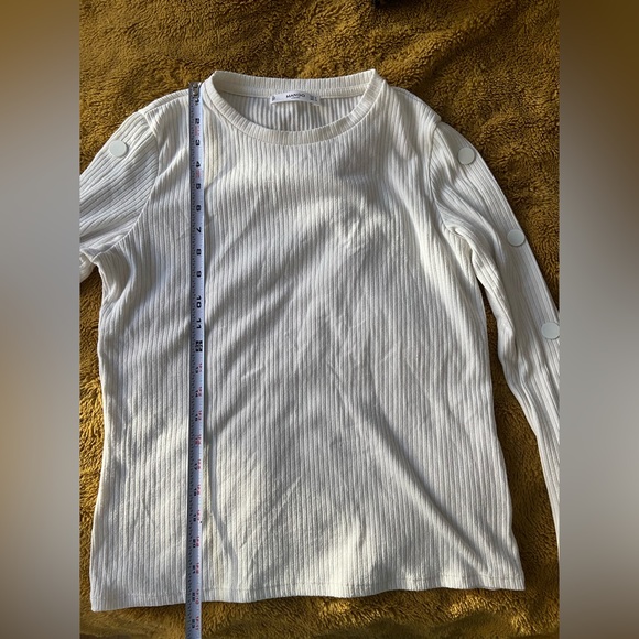 [SOLD]White ribbed fitted long sleeve with button detailing and split hem - Picture 5 of 6